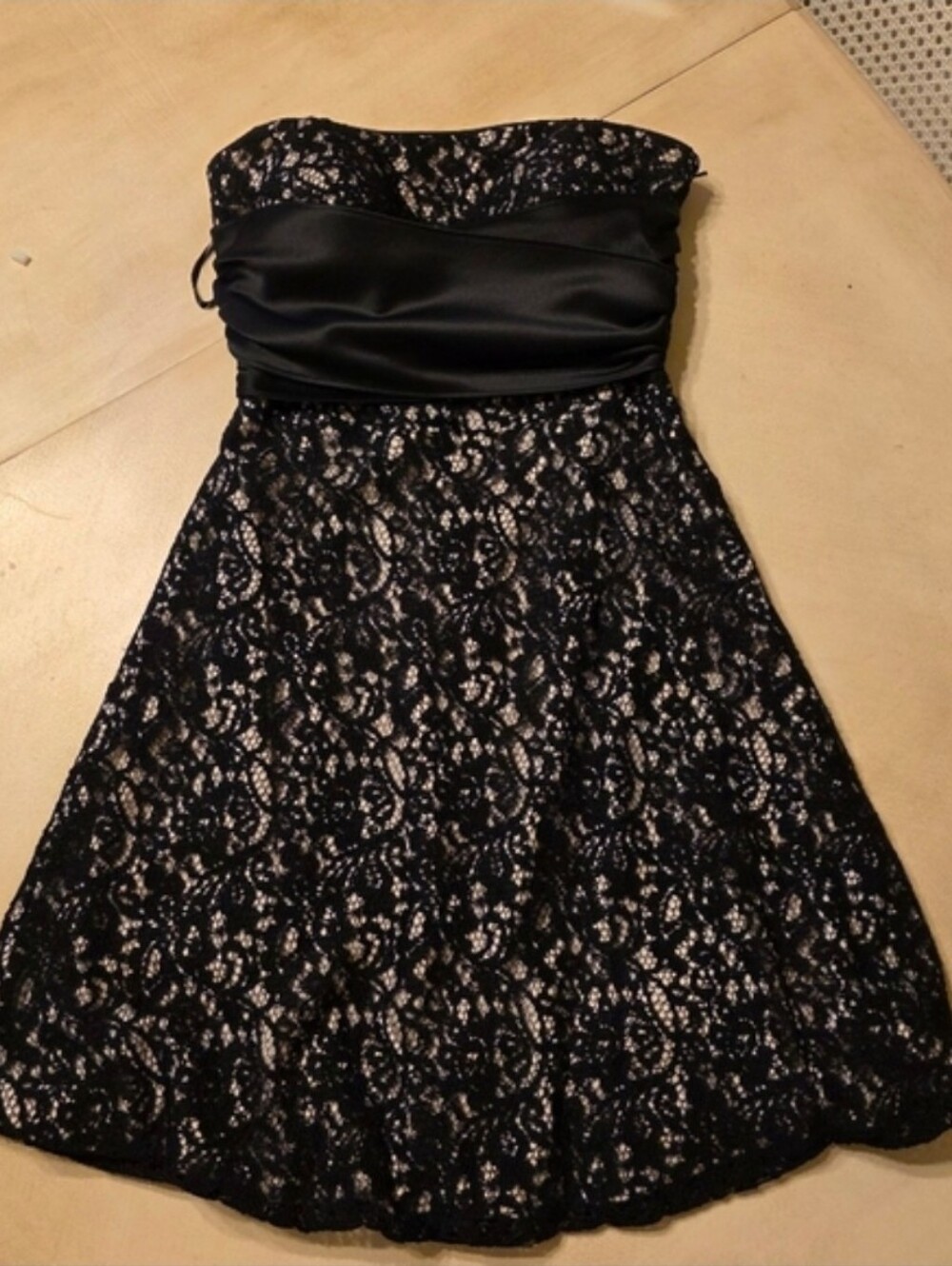 ​🖤 White House Black Market | Black Lace Bubble Hem Cocktail Dress (Size 4)